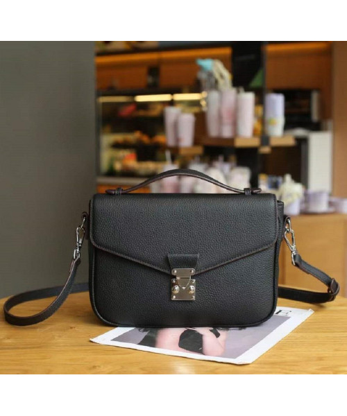 Жіноча компактна шкіряна сумочка Olivia Leather B24-W-5015A